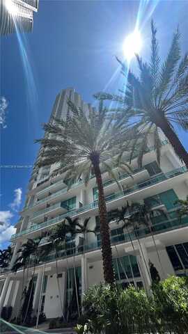 90 SW 3rd St, Miami, FL 33130