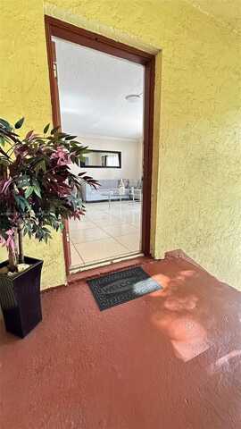 8007 W 6th Ave, Hialeah, FL 33014