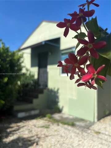 920 NW 22nd Ct, Miami, FL 33125
