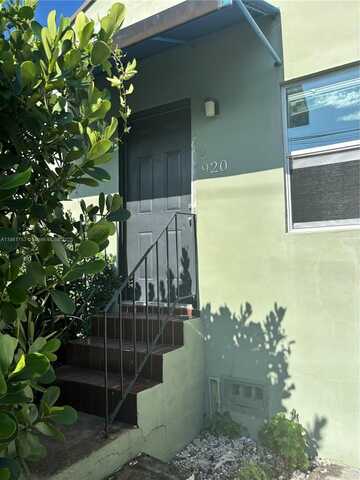 920 NW 22nd Ct, Miami, FL 33125