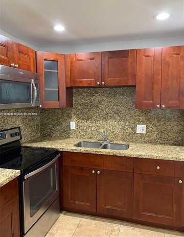 8704 NW 38th Dr, Coral Springs, FL 33065