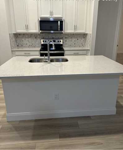 6576 NW Cloverdale Ave, Port Saint Lucie, FL 34987