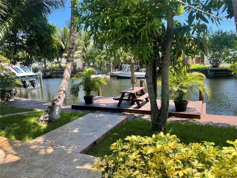 2626 Thomas St, Hollywood, FL 33020