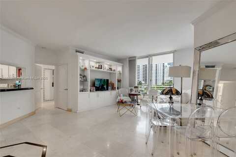 888 Brickell Key Dr, Miami, FL 33131