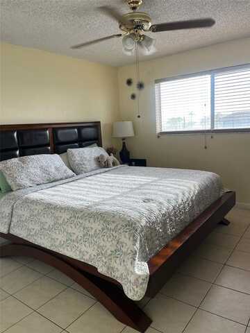 2735 W 52nd St, Hialeah, FL 33016
