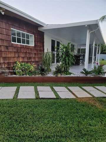 290 NW 92nd Ave, Pembroke Pines, FL 33024