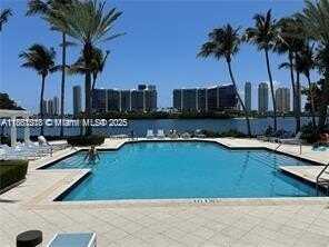 3215 NE 184th St, Aventura, FL 33160