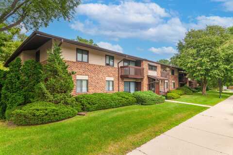 339 Park Hill Dr, Pewaukee, WI 53072