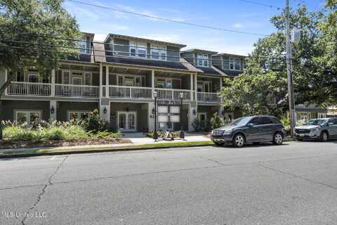 922 Porter Avenue, Ocean Springs, MS 39564