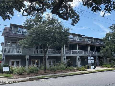 922 Porter Avenue, Ocean Springs, MS 39564