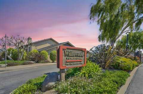 1884 Cherokee DR 4, SALINAS, CA 93906