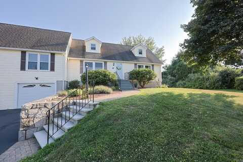 4 Megan Ct, Mendon, MA 01756