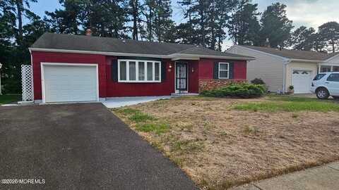 52 Auburn Road, Toms River, NJ 08757