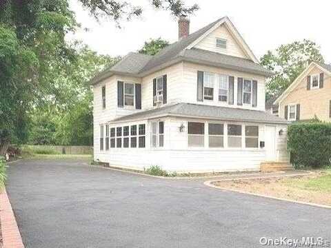 75 Foster Avenue, Sayville, NY 11782