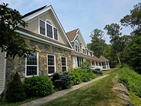 291 Woodmont Road, Hopewell Junction, NY 12533