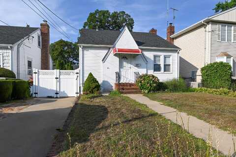 899 Adams Avenue, Franklin Square, NY 11010