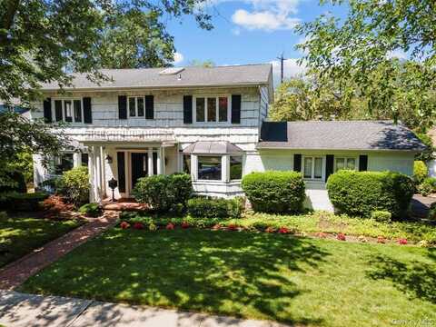 15 Sherwood Lane, Cedarhurst, NY 11516