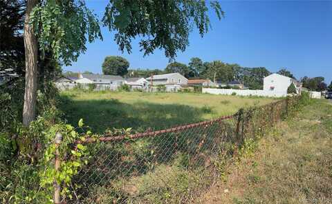 485 42nd Street, North Lindenhurst, NY 11757