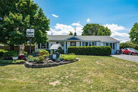 8 Woodbrook Drive, Ridge, NY 11961