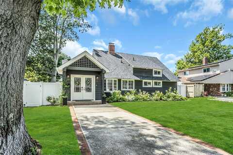 18 Rosewood Lane, Wantagh, NY 11793