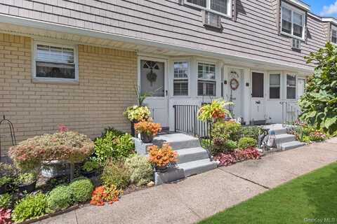 4710 Wilshire Lane, Oakdale, NY 11769