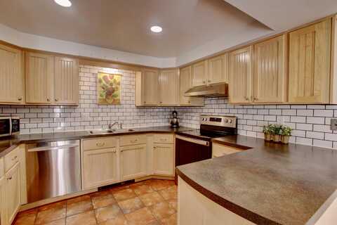 7 Gable Court, Portland, ME 04103