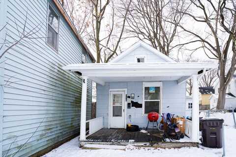 310 N Cherry Avenue, Freeport, IL 61032