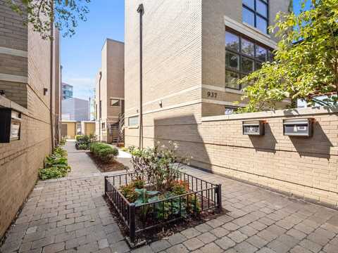 937 W Wrightwood Avenue, Chicago, IL 60614