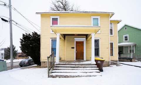 921-923 S Galena Avenue, Freeport, IL 61032