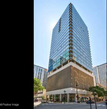 550 N St Clair Street N, Chicago, IL 60611