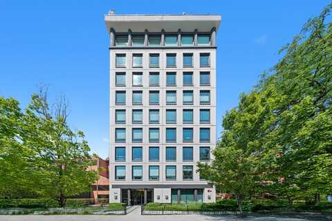 550 W Wellington Avenue, Chicago, IL 60657