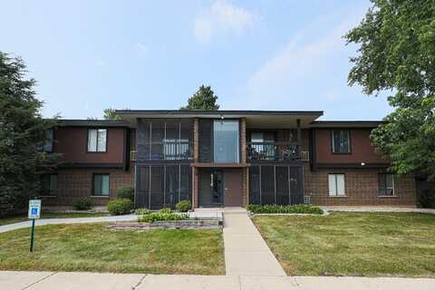 4716 W Northfox Lane, McHenry, IL 60050