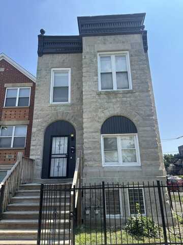 209 S Albany Avenue, Chicago, IL 60612