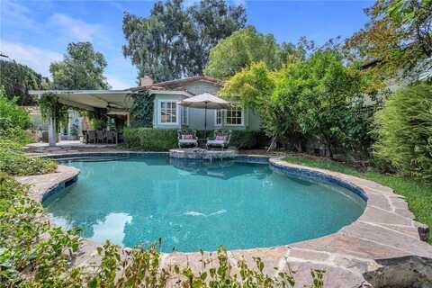 22015 Independencia Street, Woodland Hills, CA 91364