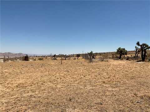 1 Luna Mountain Road, Apple Valley, CA 92308