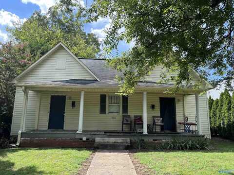 810 Blount Avenue, Guntersville, AL 35976