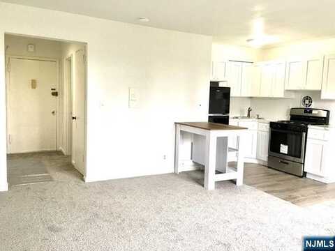 275 Hoym Street 5G, Fort Lee, NJ 07024