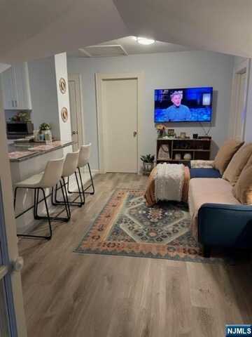 403 Boulevard 2nd Floor ap, Glen Rock, NJ 07452