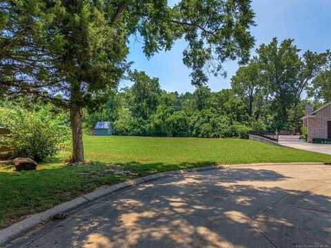 8015 S Braden Avenue, Tulsa, OK 74136