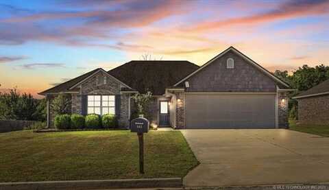303 Arcadia Road, Poteau, OK 74953