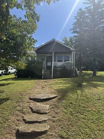 706 WALNUT Avenue, Pulaski, VA 24301
