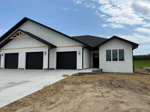 1102 14th St SE, Orange City, IA 51041
