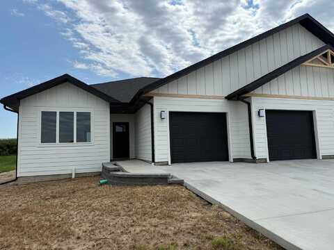 1104 14th St SE, Orange City, IA 51041