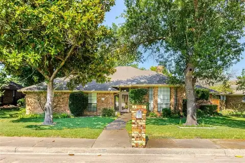 1013 Canyon Ridge Drive, DeSoto, TX 75115
