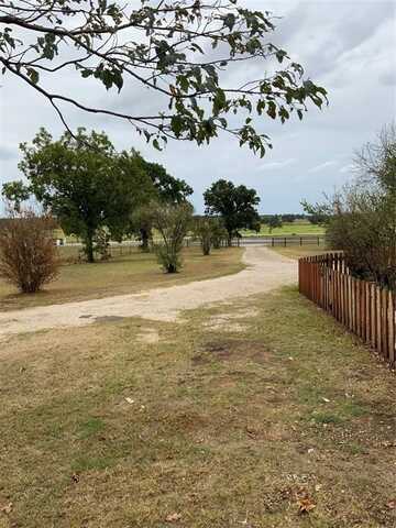 380 N West Street, Jacksboro, TX 76458