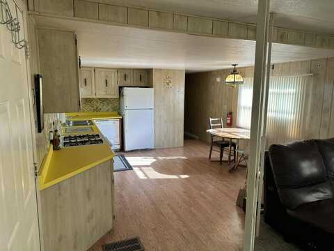 306 Pine View Way, Spotswood, NJ 08884