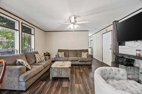1240 N Cowan Ave, Lewisville, TX 75057