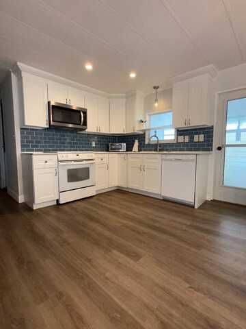 5514 Sir Walter Way, North Fort Myers, FL 33917