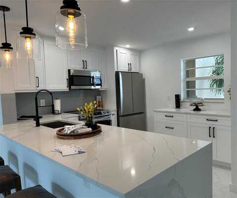 2300 NE 1st Ln, Boynton Beach, FL 33435