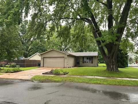 1913 CRANE Street, OSHKOSH, WI 54901